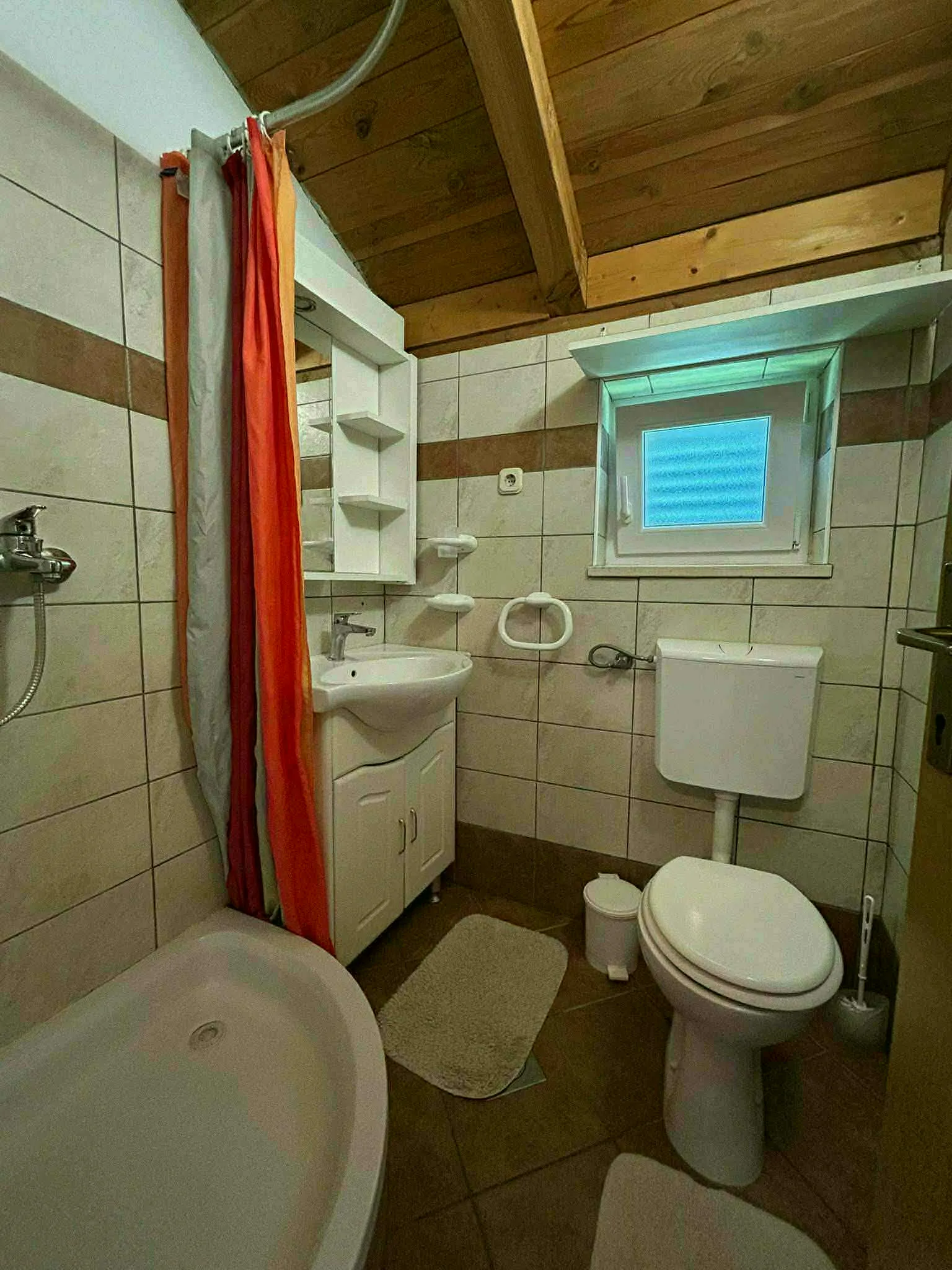 Ela Apartmani Sukošan — Apartman 1: kupaonica