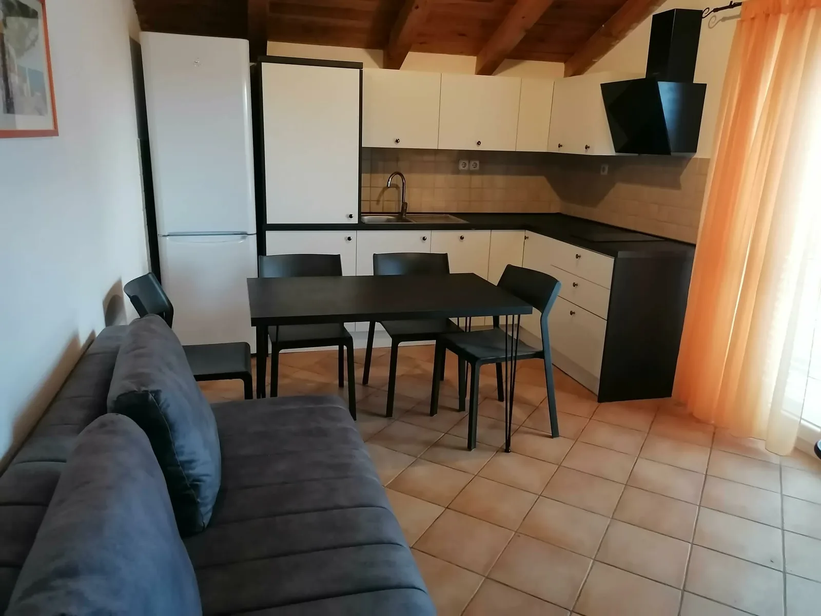 Apartman 2 — dnevni boravak s kuhinjom
