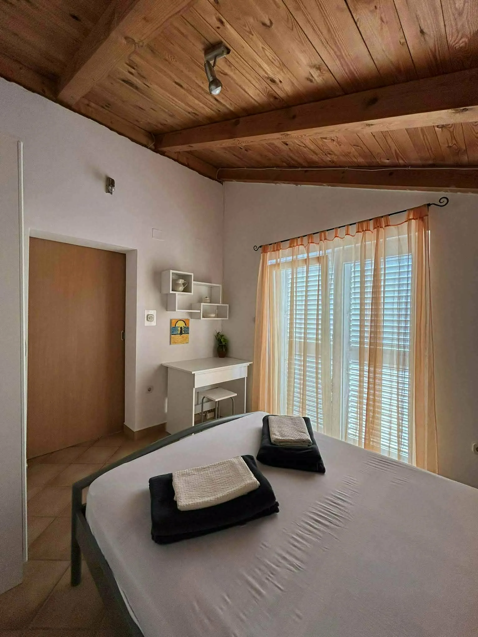Ela Apartmani Sukošan — Plaža i okolica: sukošan iz zraka