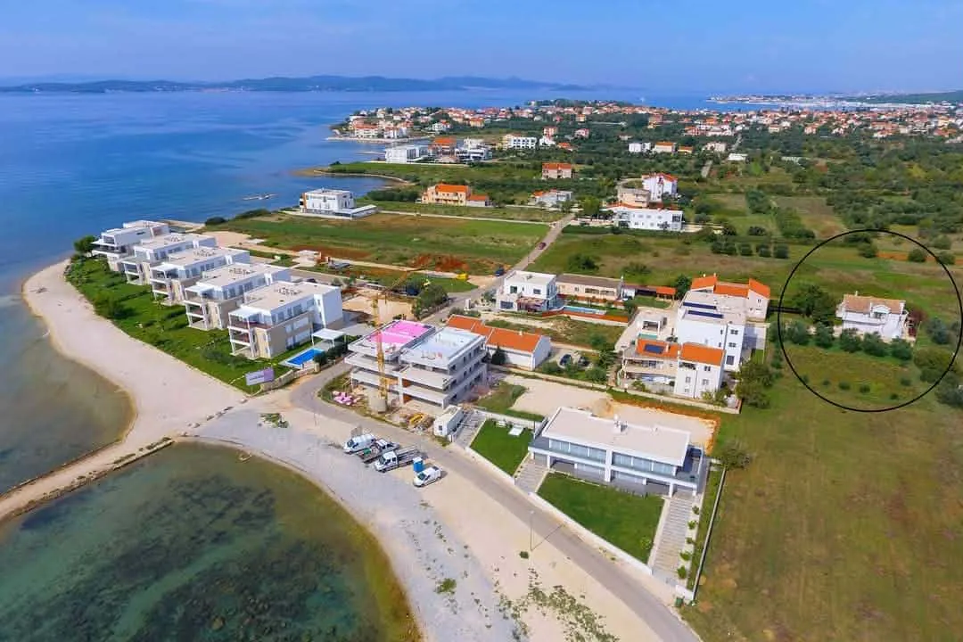 Ela Apartmani Sukošan — Plaža i okolica: sukošan iz zraka
