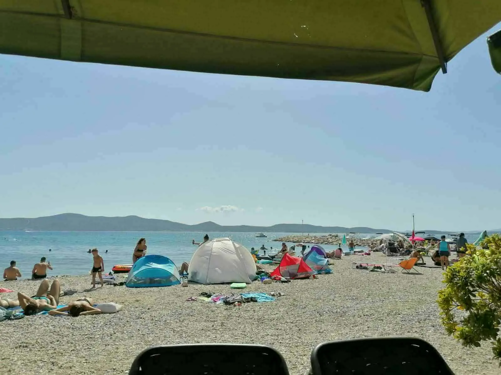 Ela Apartmani Sukošan — Plaža i okolica: plaža