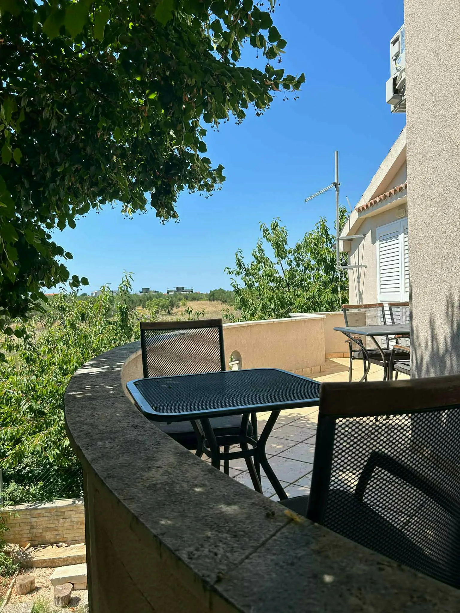 Ela Apartmani Sukošan — Vanjski prostor: terasa